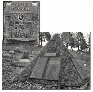 piramida_russell_1916.jpg